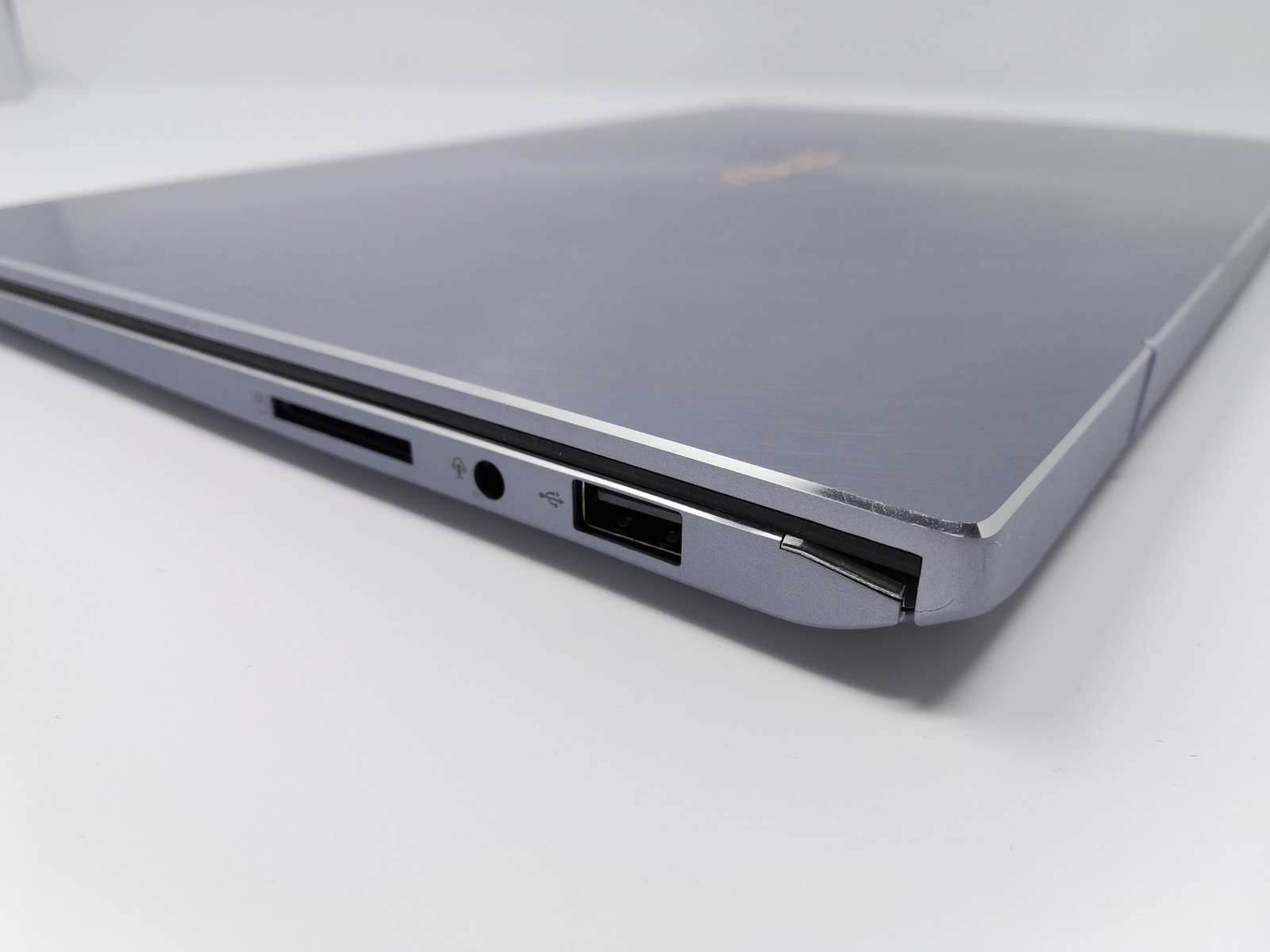 Asus Zenbook Weltweit dünnstes Notebook mit dedizierter Grafikkarte