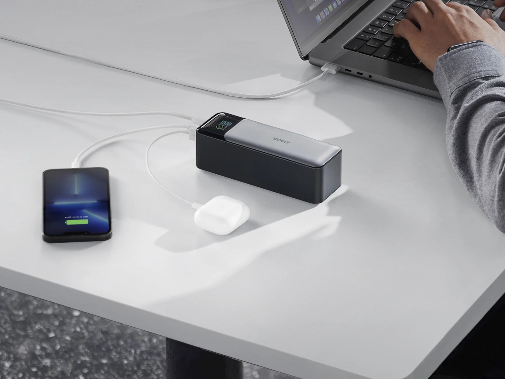 Anker 737 Power Bank (PowerCore 24K) portable gadget has 140 W output