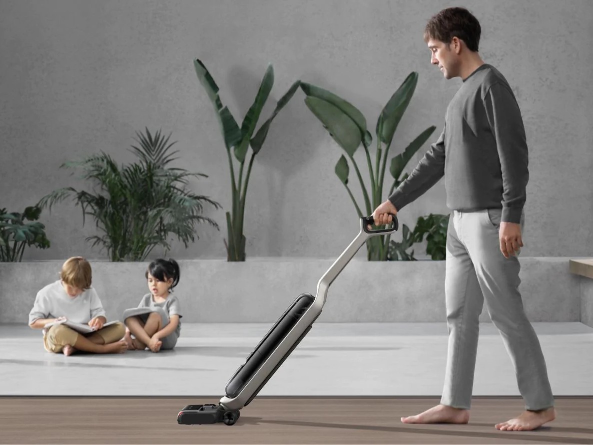 Anker Mach V1 Ultra cordless vacuum with 110 °C steam cleaning to