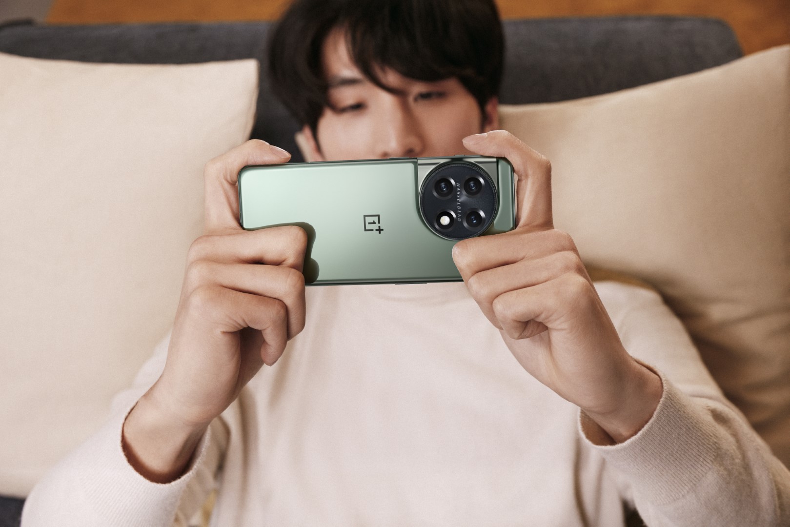 First images of OnePlus 11 in flesh shows flat panel design without