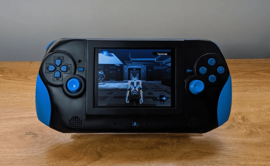 Modder creates PIS2 functioning handheld game console by combining