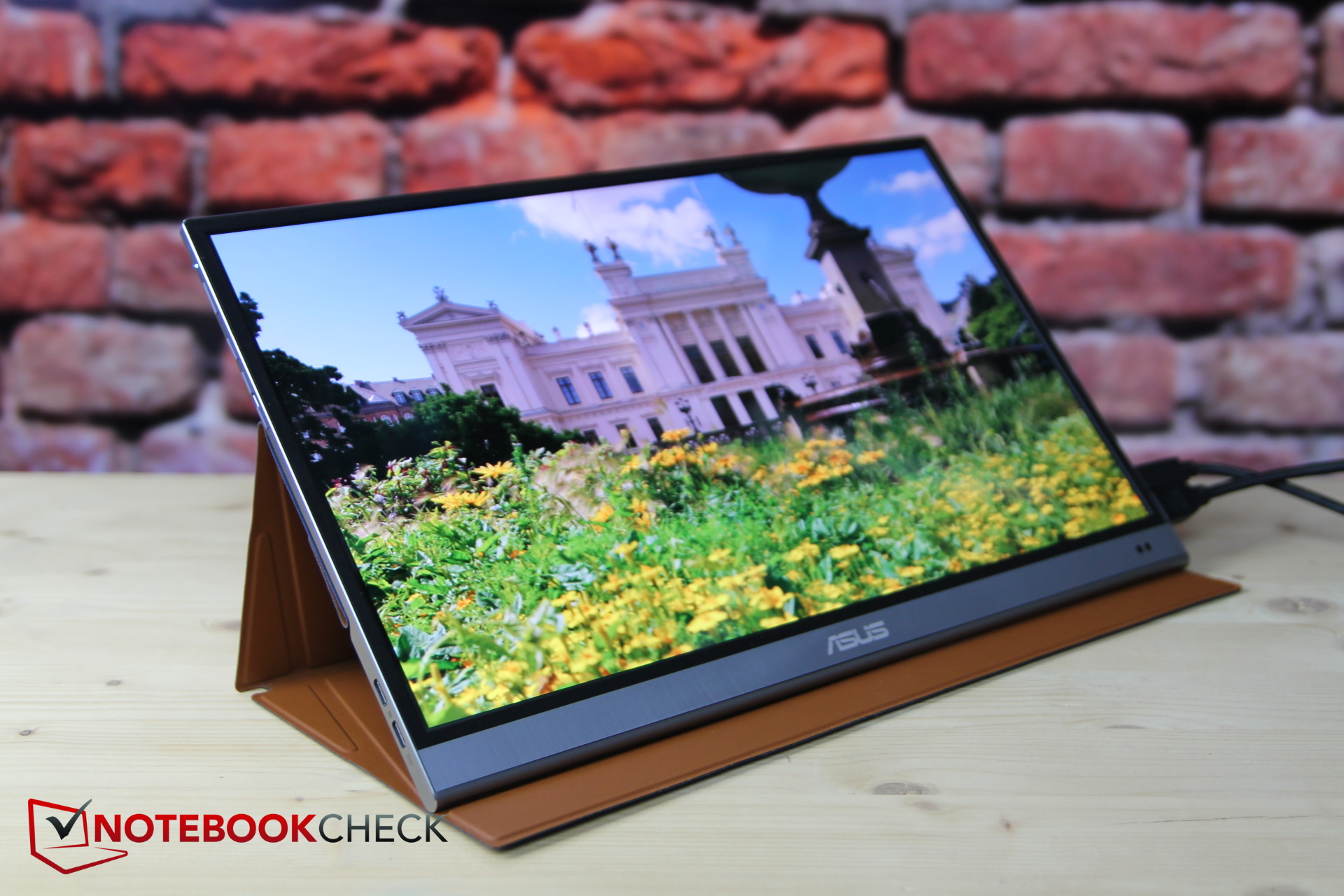 Portable OLED display ASUS ZenScreen in review Excellent picture