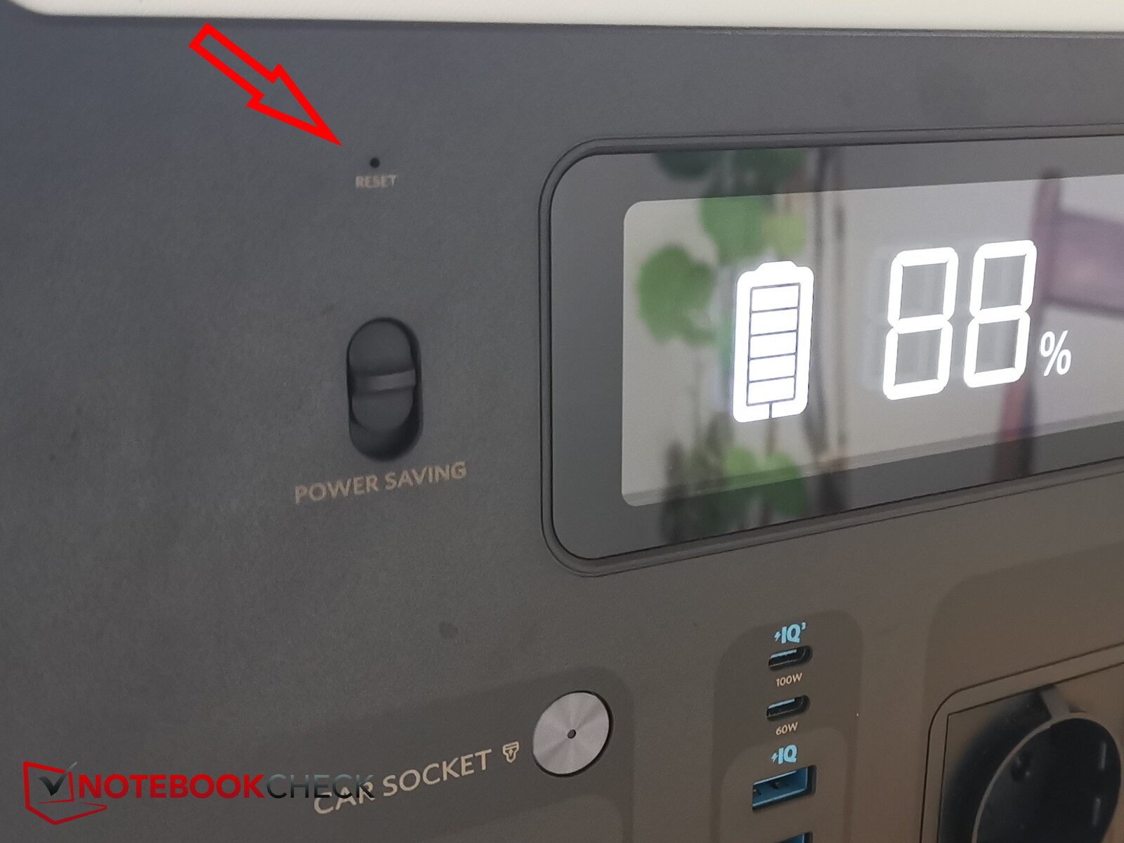 Powerstation Anker 757 and solar panel Anker 625 in hands-on: Stand