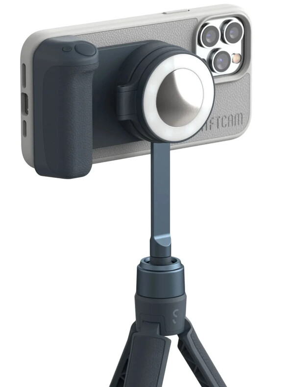 ShiftCam SnapGrip Accessory turns the Apple iPhone into a camera with