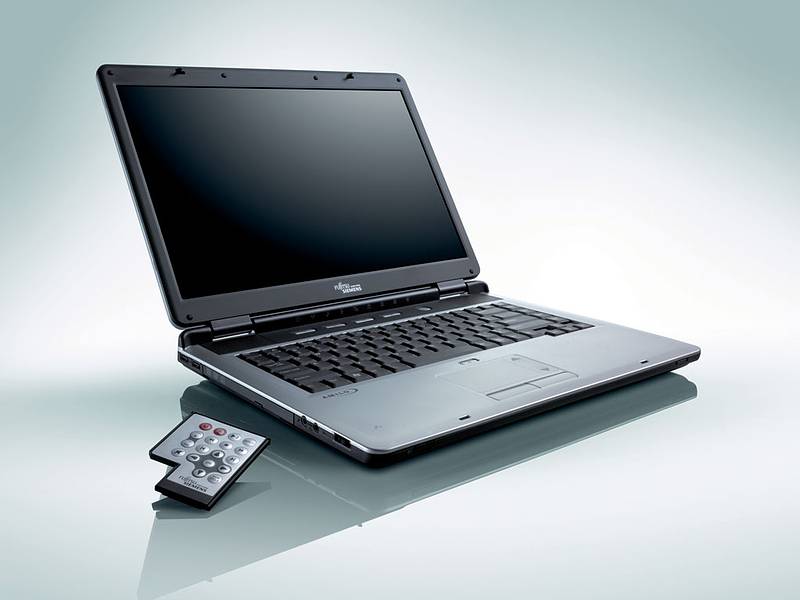 FujitsuSiemens Amilo M1437G External Reviews