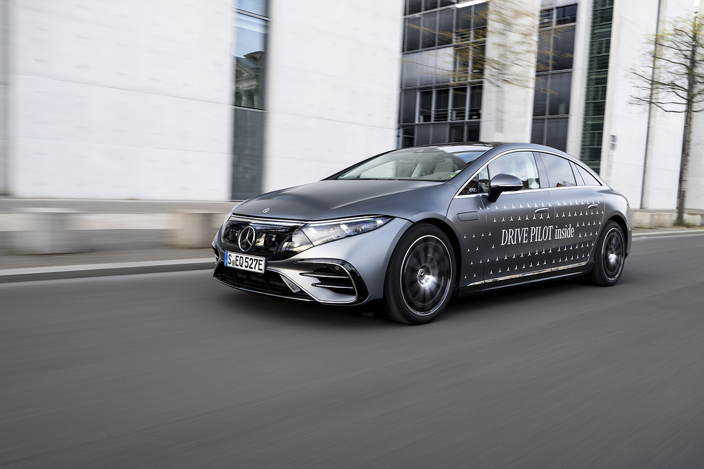 MercedesBenz ofrece Drive Pilot en los modelos EQS y Clase S como primeros coches de