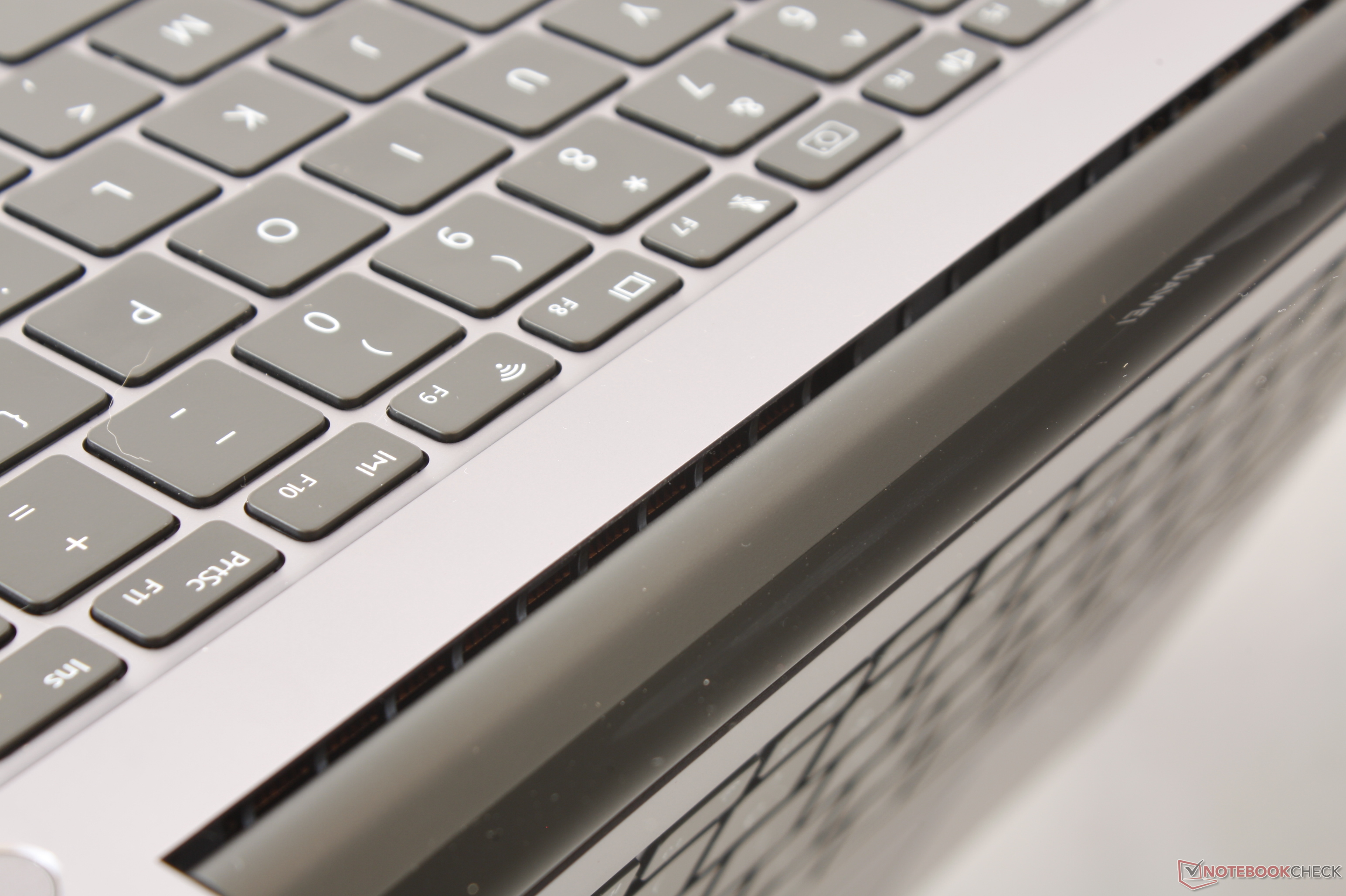 Test Huawei MateBook 14 (i78565U, GeForce MX250) Laptop