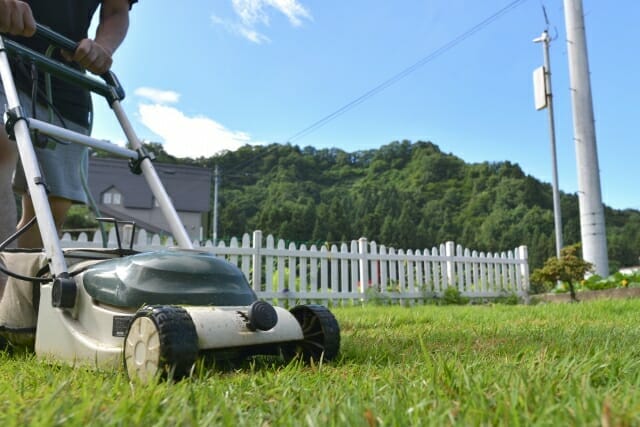 草刈りのコツ、草刈機（刈払機）の効果的な使い方を徹底解説！ 農家web