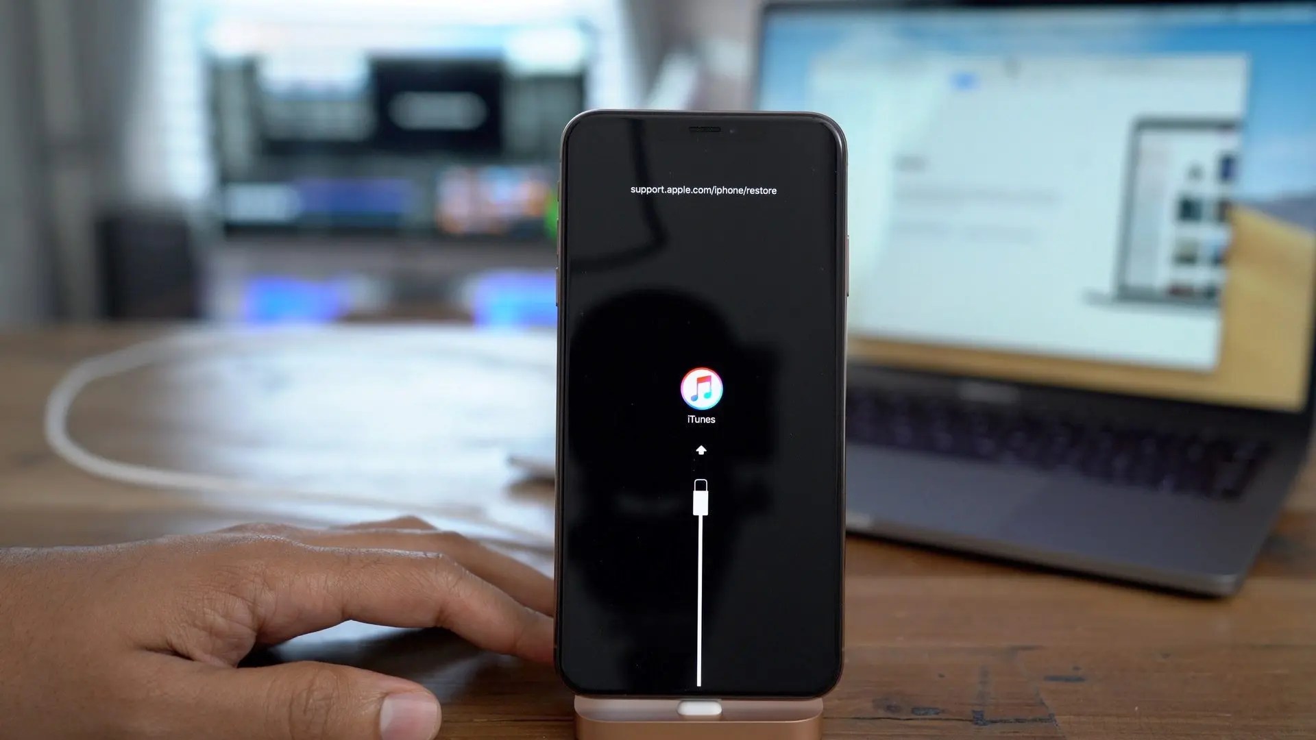 How to Enter DFU Mode on iPhone XS or iPhone XR