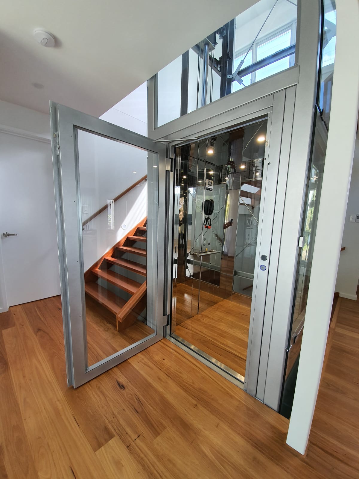 Australia, ascensore panoramico Suite Lift in una villa NOVA Elevators