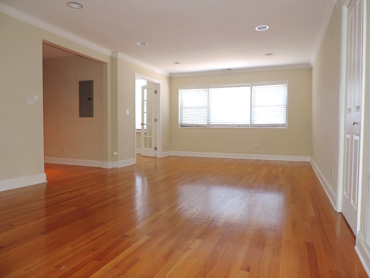 Two bedroom apartment at 515 Sheridan, Evanston, IL North Shore