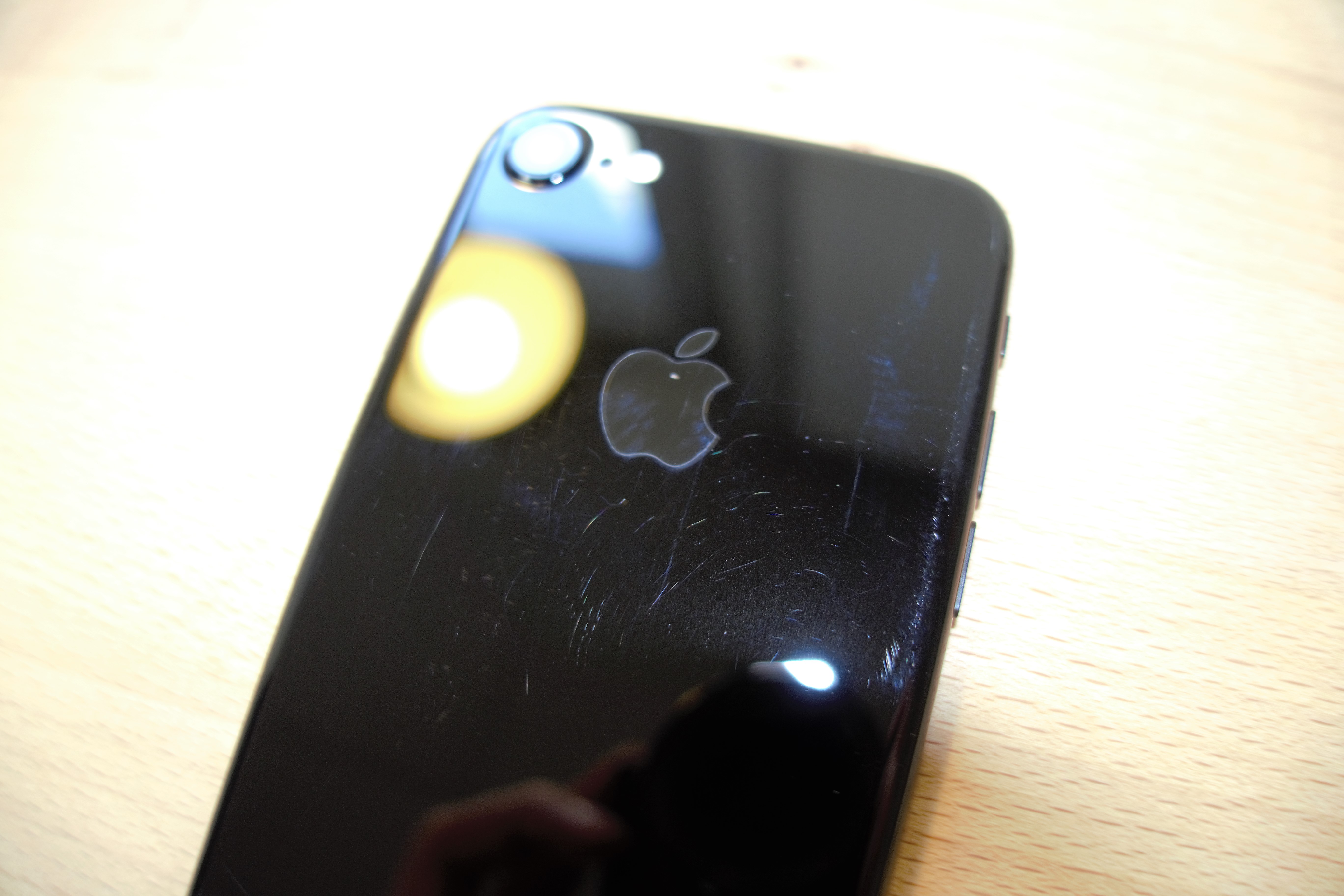Notre iPhone 7 noir de jais est couvert de rayures après 10 jours dans