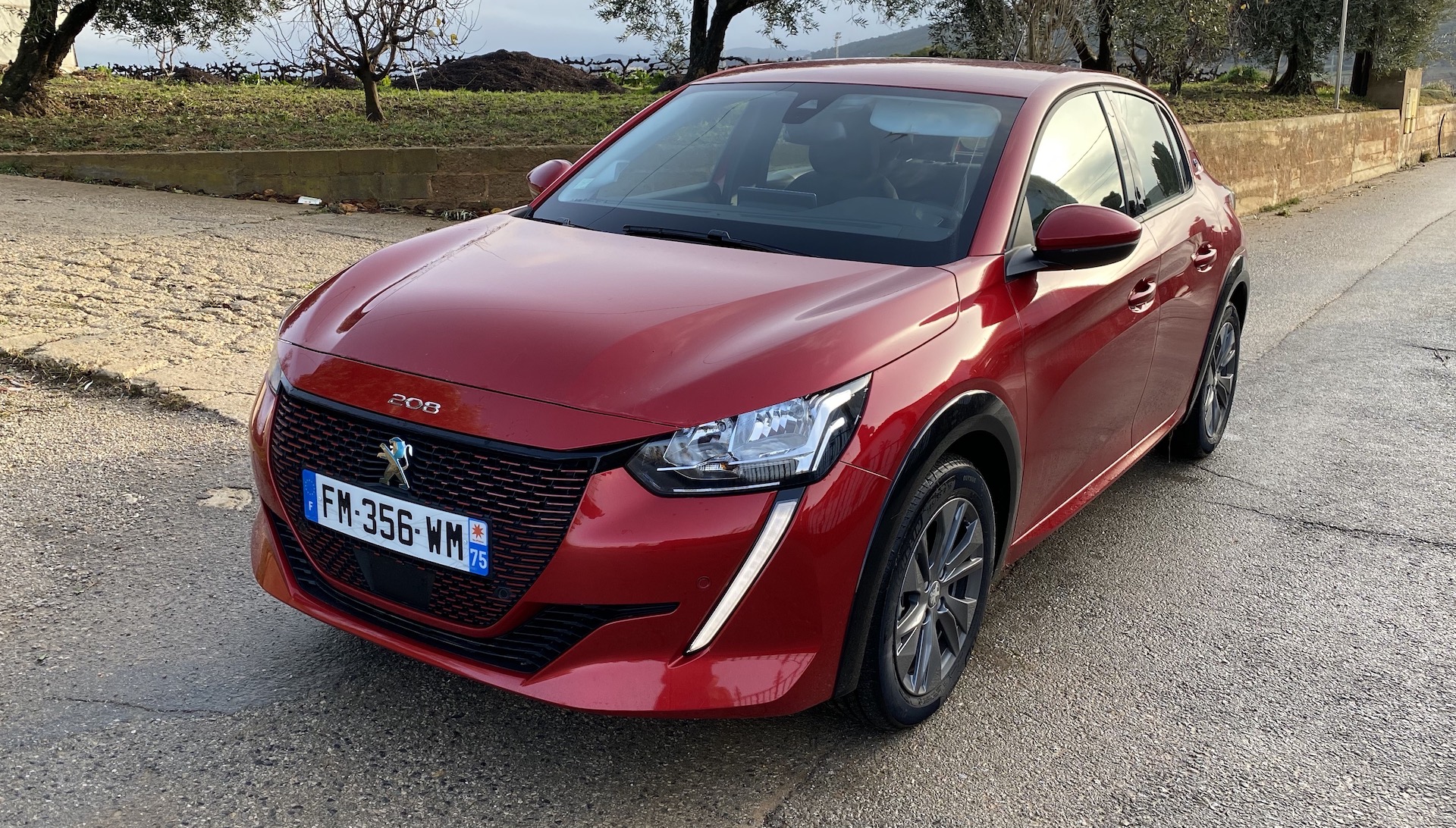 Essai de la Peugeot e208 la transition électrique qui a