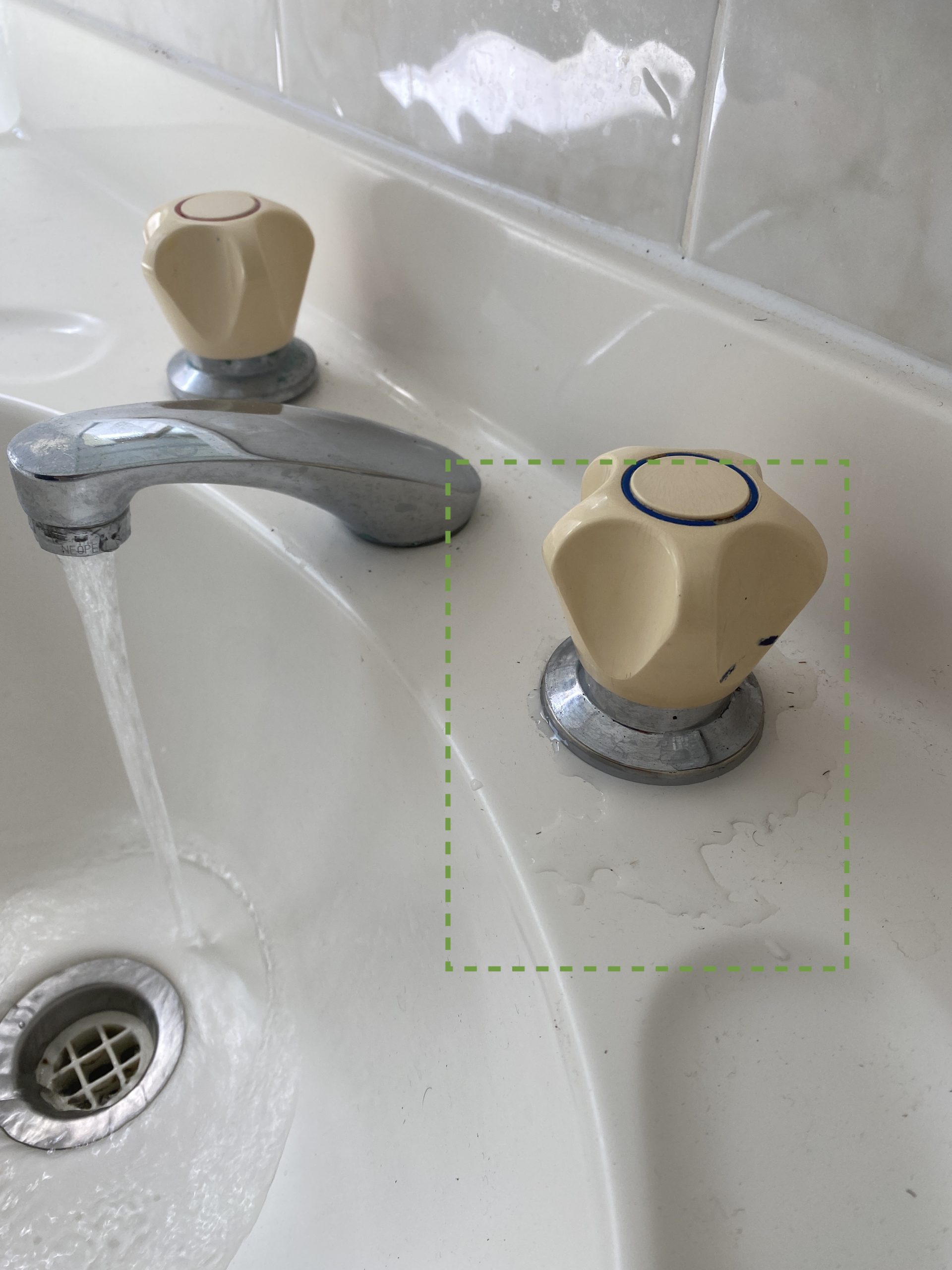 Repairing leaking bathroom taps using a plumber in Sydney