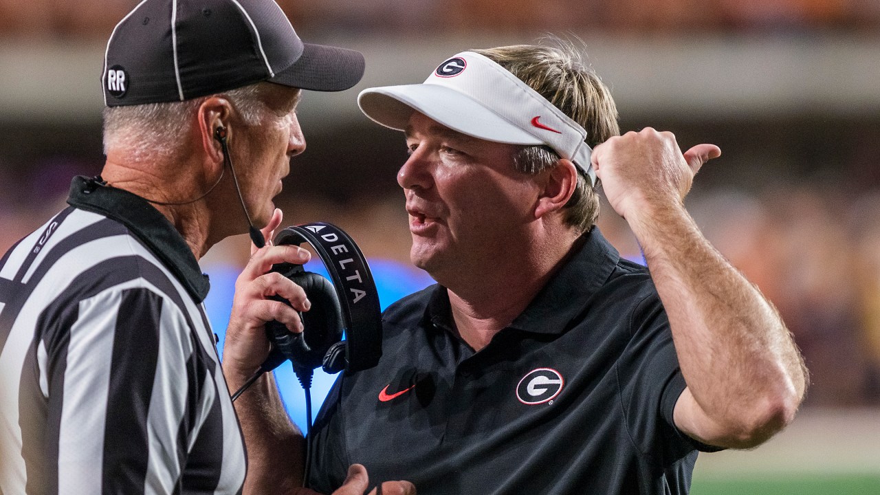 Texas apologizes to players, staff, SEC and game officials after fans throw trash on