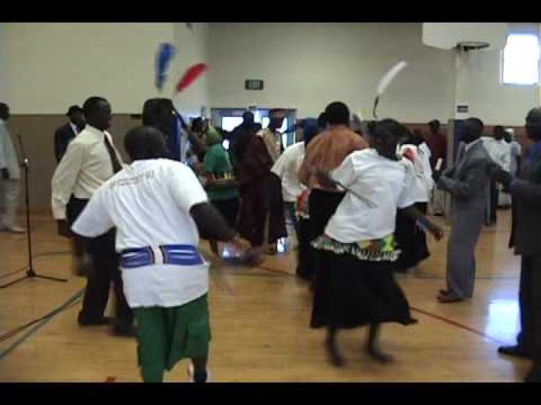 Members of Mabaan Community Performing a traditional dance in the past in Des Moines, Iowa, USA(Photo: file)