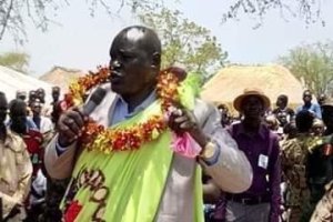 SPLA-IO commander of sector one Gen. Johnson Olony and SPLM-IO Chairman Dr. Riek Machar in Pagak 2016 (File: Supplied/Nyamilepedia)