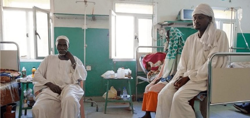 Patients and their visitors in El Fasher Teaching Hospital (Photo credit: Albert González Farran/Nyamilepedia)