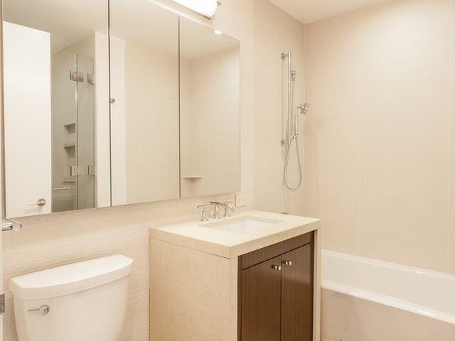 Battery Park City (NYC) neighborhood, apartment buildings, nofee rentals