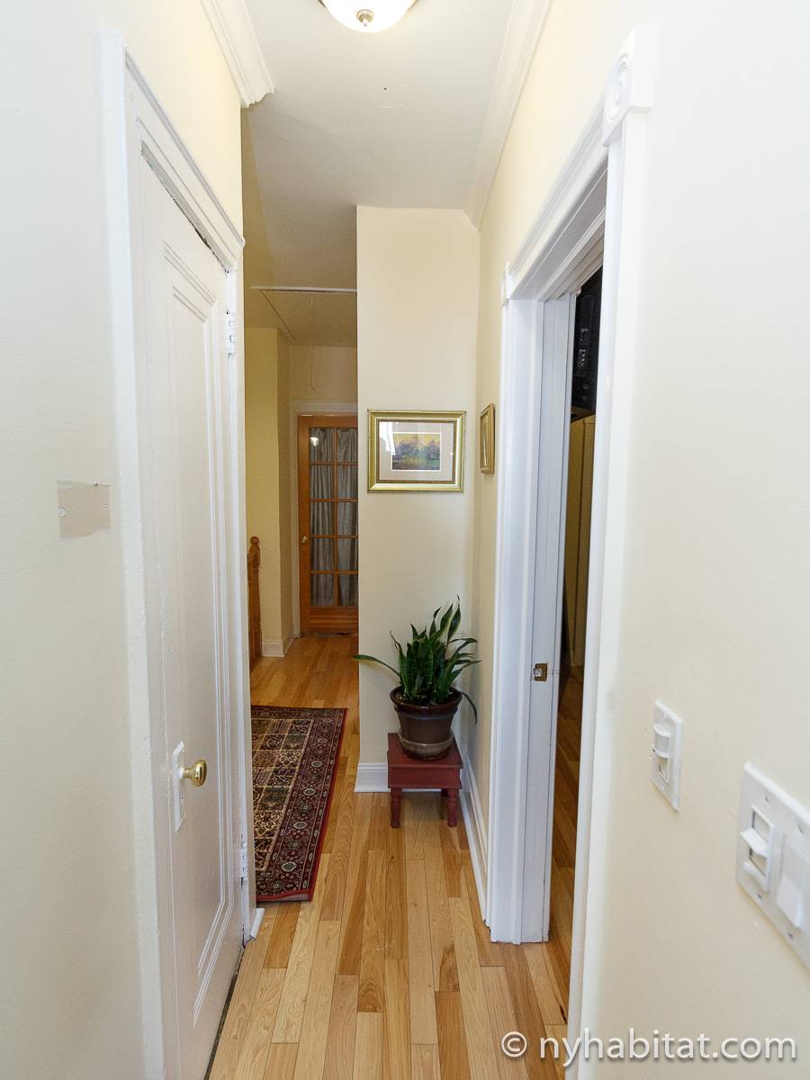 New York Roommate Room for rent in Bronx 3 Bedroom apartment (NY16393)