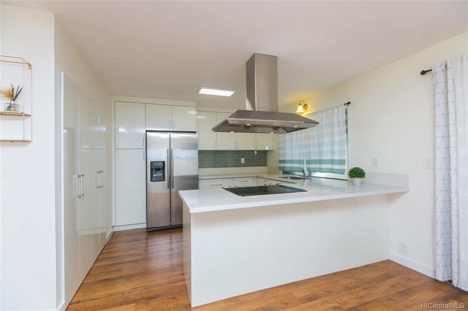 Pacific Village 98269 Ualo Street Unit R4 Aiea HI 96701 sold on 02252021