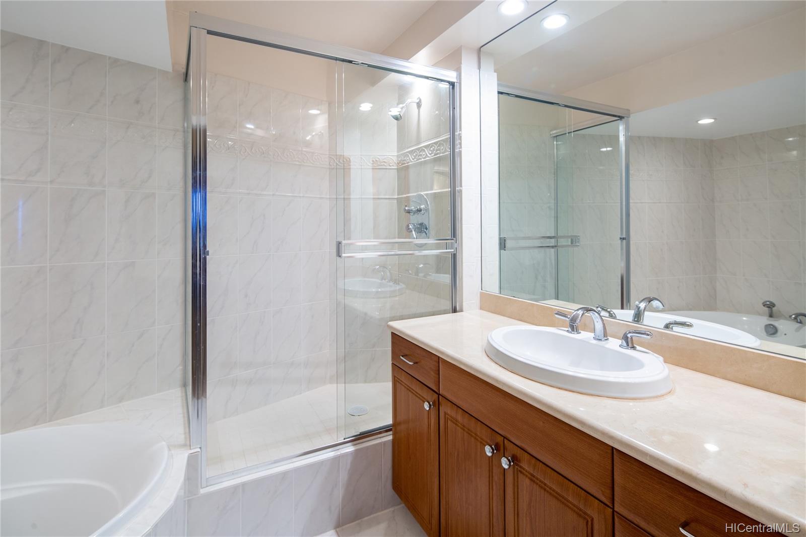 Heritage House Hawaiikai 6710 Hawaii Kai Drive Unit 1402 Honolulu HI 96825 sold on 03192021