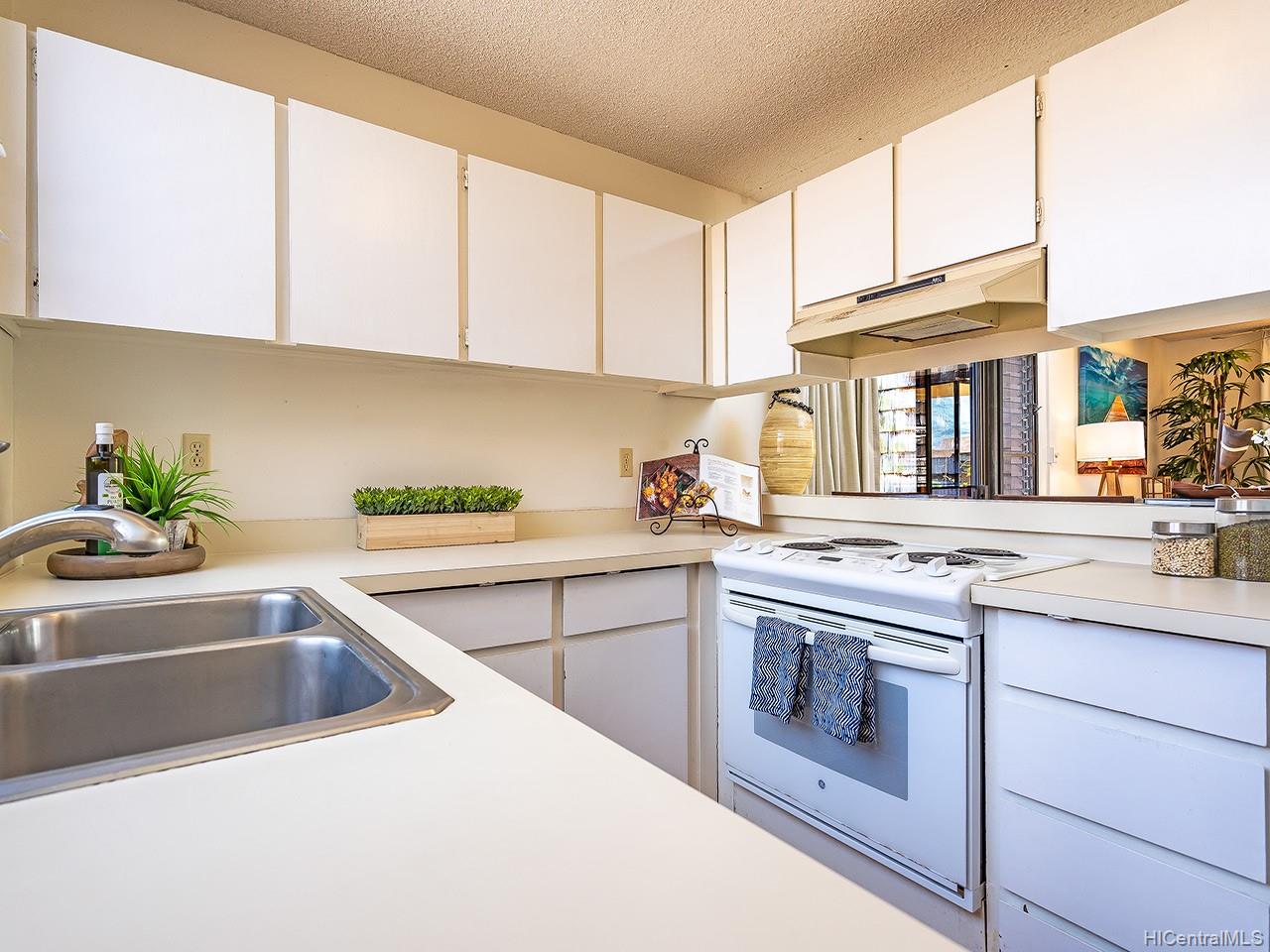 Poinciana Manor 1015 Aoloa Place Unit 421 Kailua HI 96734 sold on 0224