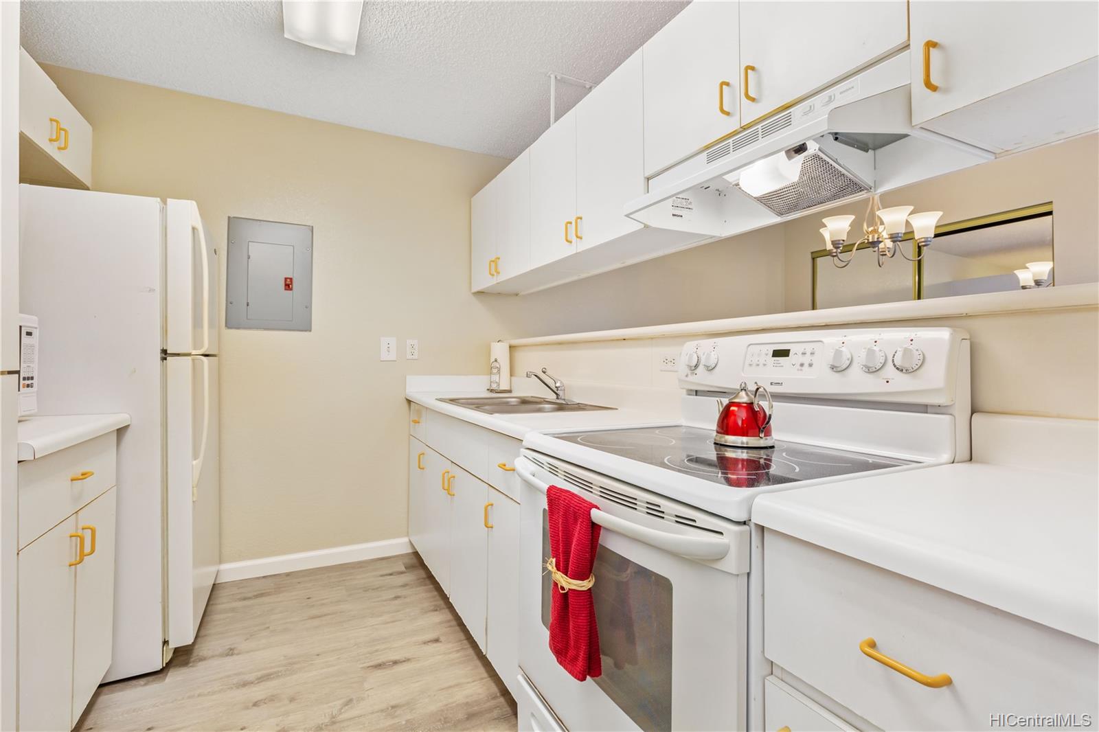 Windward Acres 46261 Kahuhipa Street Unit A304 Kaneohe HI 96744 sold