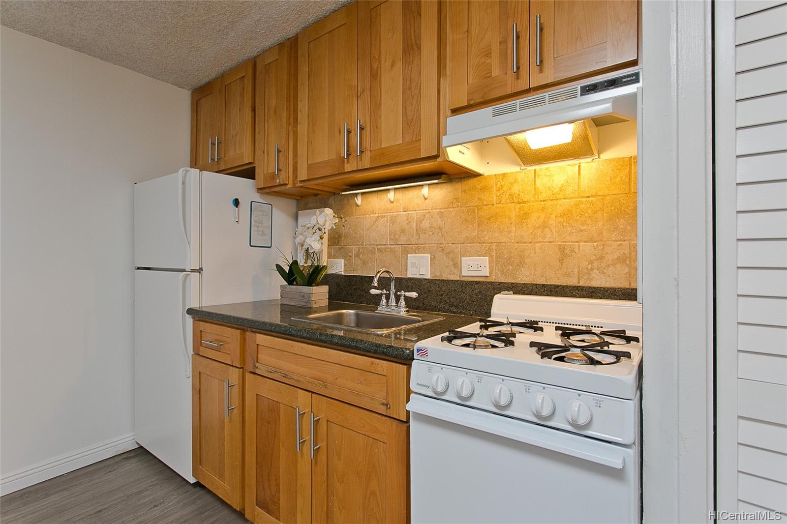 Rycroft Manor 1129 Rycroft Street Unit 205 Honolulu HI 96814 listed 04