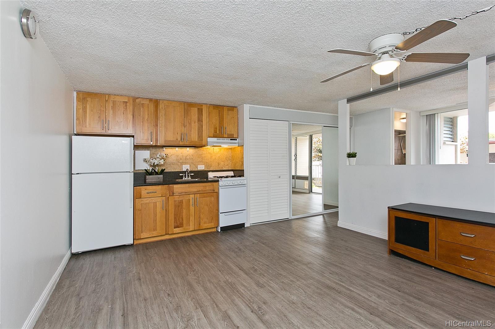 Rycroft Manor 1129 Rycroft Street Unit 205 Honolulu HI 96814 listed 04