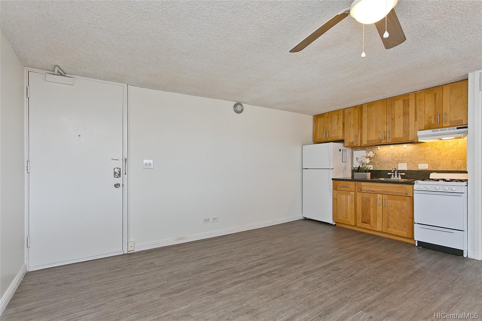 Rycroft Manor 1129 Rycroft Street Unit 205 Honolulu HI 96814 listed 04