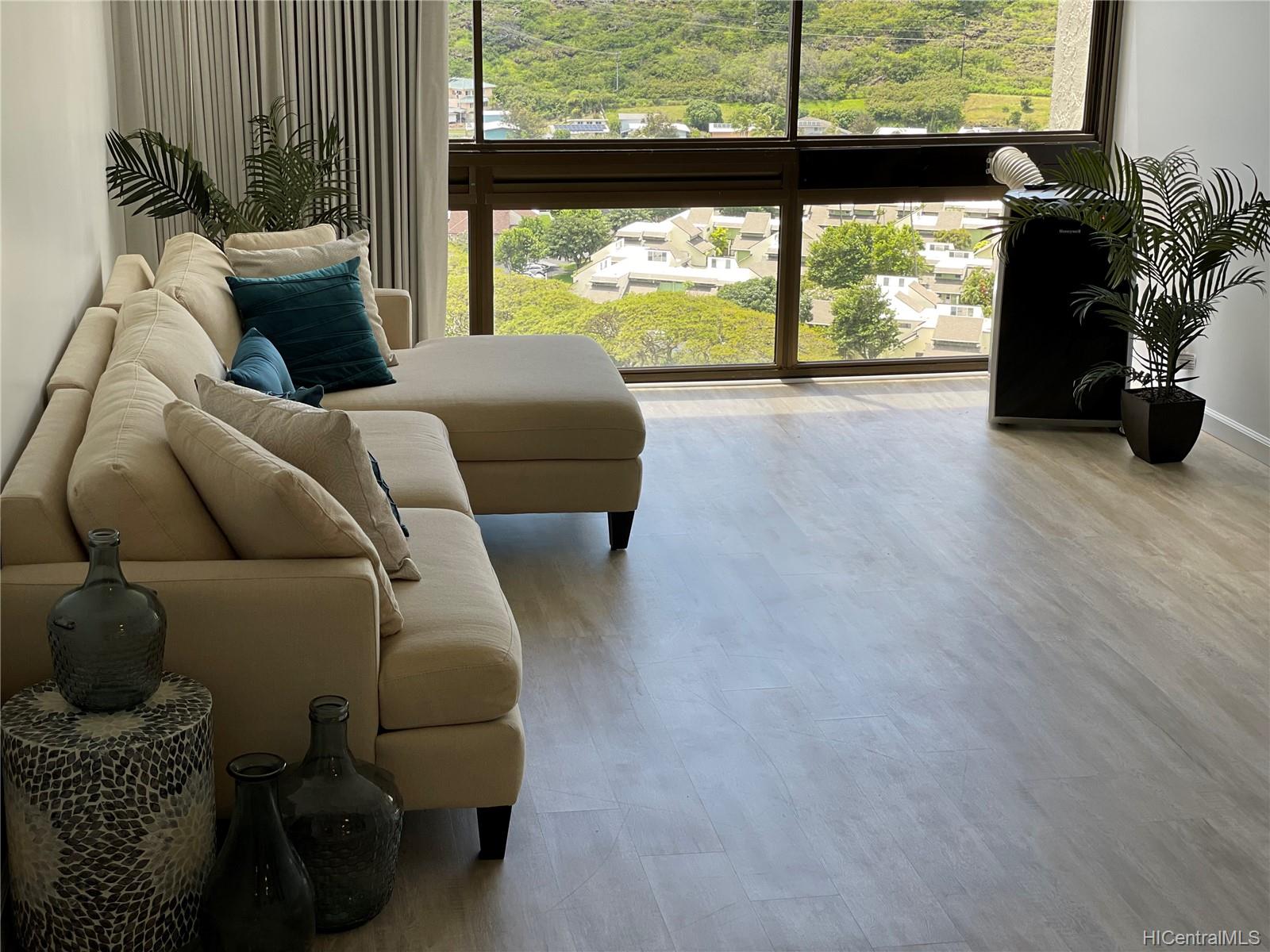 Mauna Luan 531 Hahaione Street Unit 2/19B Honolulu HI 96825 sold on 04