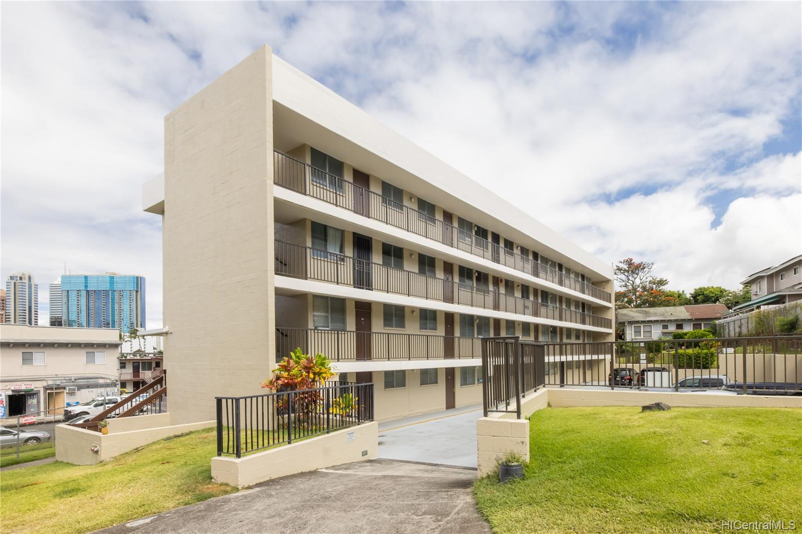 Lusitana Gardens 1401 Lusitana Street Unit 403 Honolulu HI 96813 sold