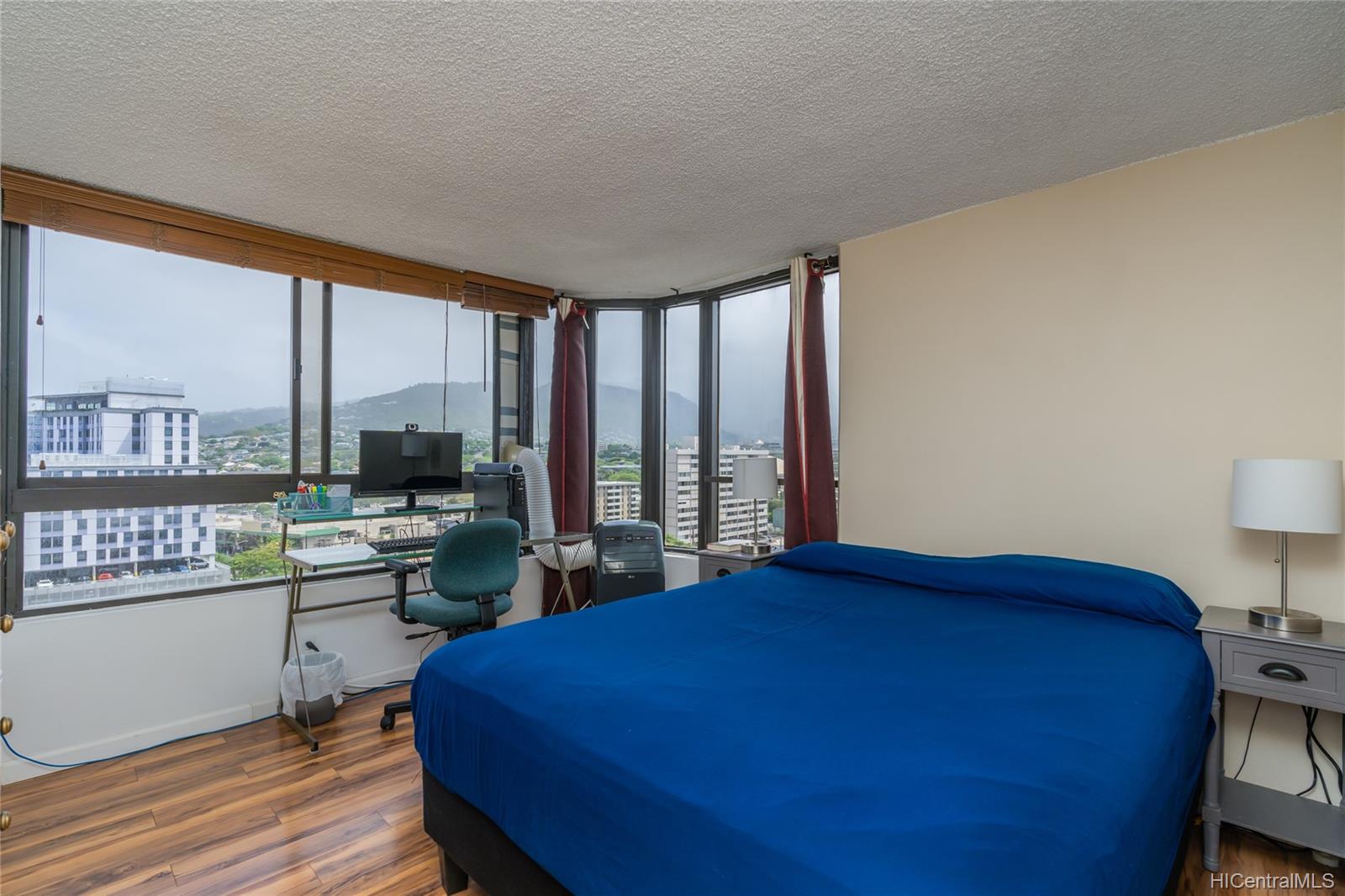 Kings Gate 2724 Kahoaloha Lane Unit 1401 Honolulu HI 96826 sold on 09