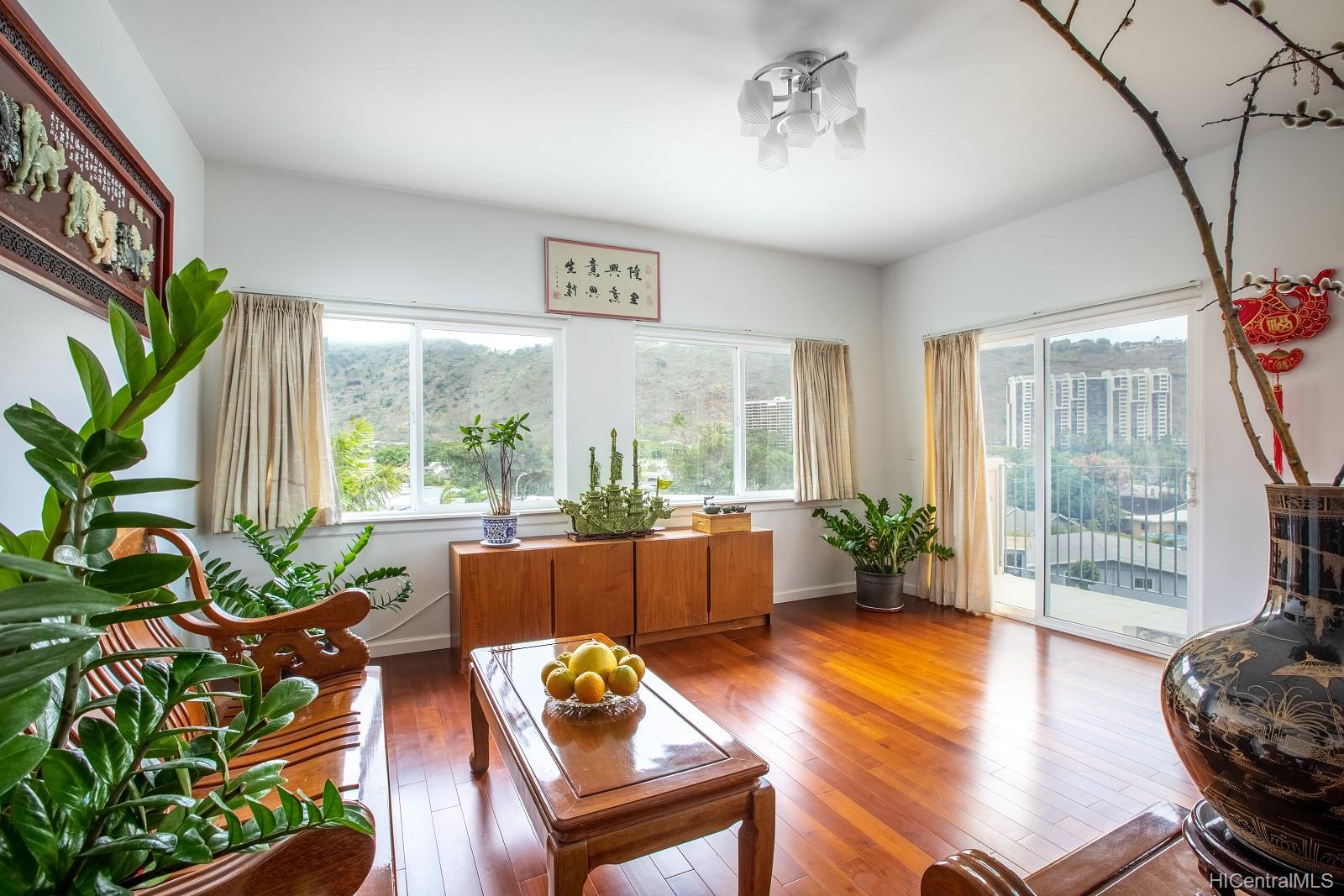 516 Pepeekeo Place Honolulu HI 96825 listed 08012021