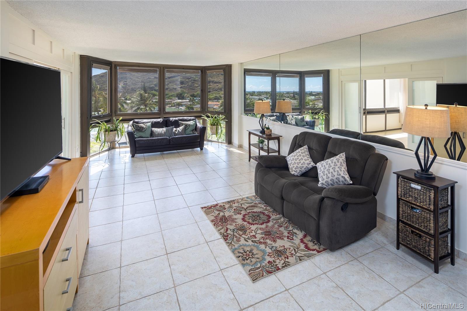 Mauna Luan 501 Hahaione Street Unit 1/7J Honolulu HI 96825 sold on 11