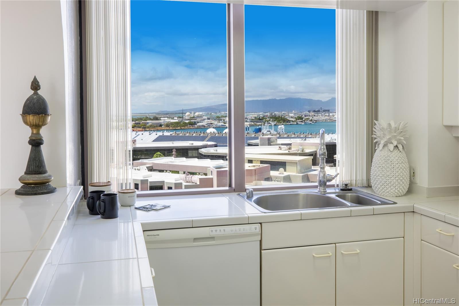 One Waterfront Tower 425 South Street Unit 1204 Honolulu HI 96813 sold