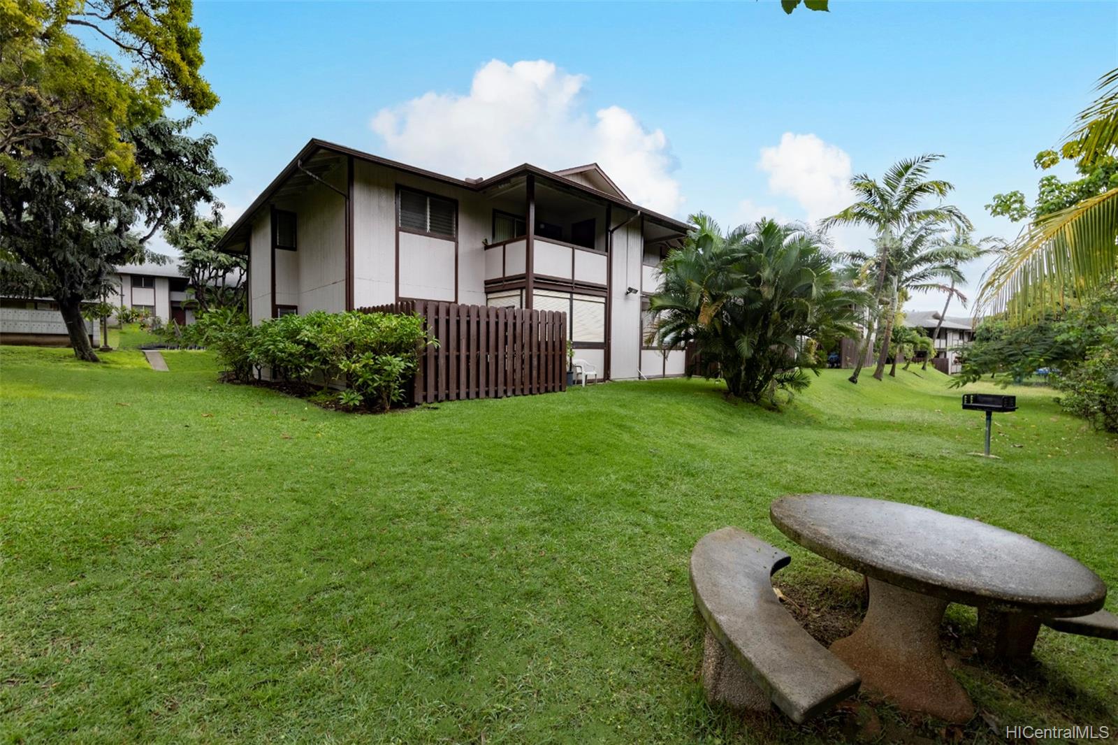 College Gardens 1 92212 Waiawa Road Unit 104 Pearl City HI 96782 sold