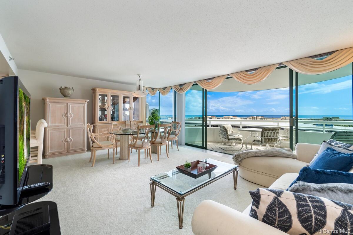 Uraku Tower Hawaii 1341 Kapiolani Boulevard Unit 16D Honolulu HI 96814 sold on 12032021