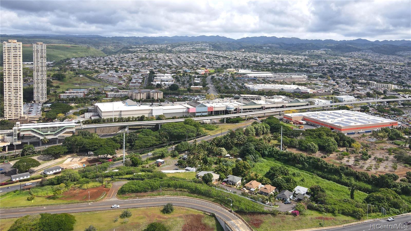 96239 Waiawa Road Unit H Pearl City HI 96782 listed 10292021