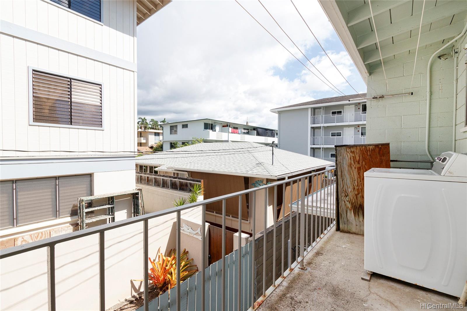 Punahou Surf 1513 Spreckels Street Unit B3 Honolulu HI 96822 listed 11