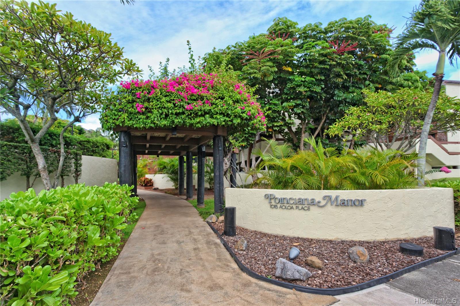 Poinciana Manor 1015 Aoloa Place Unit 337 Kailua HI 96734 sold on 1215
