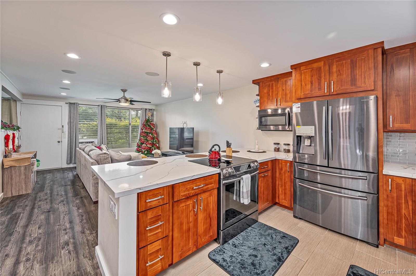 Waialae Gardens 14382 Hunakai Street Unit 122 Honolulu HI 96816 sold