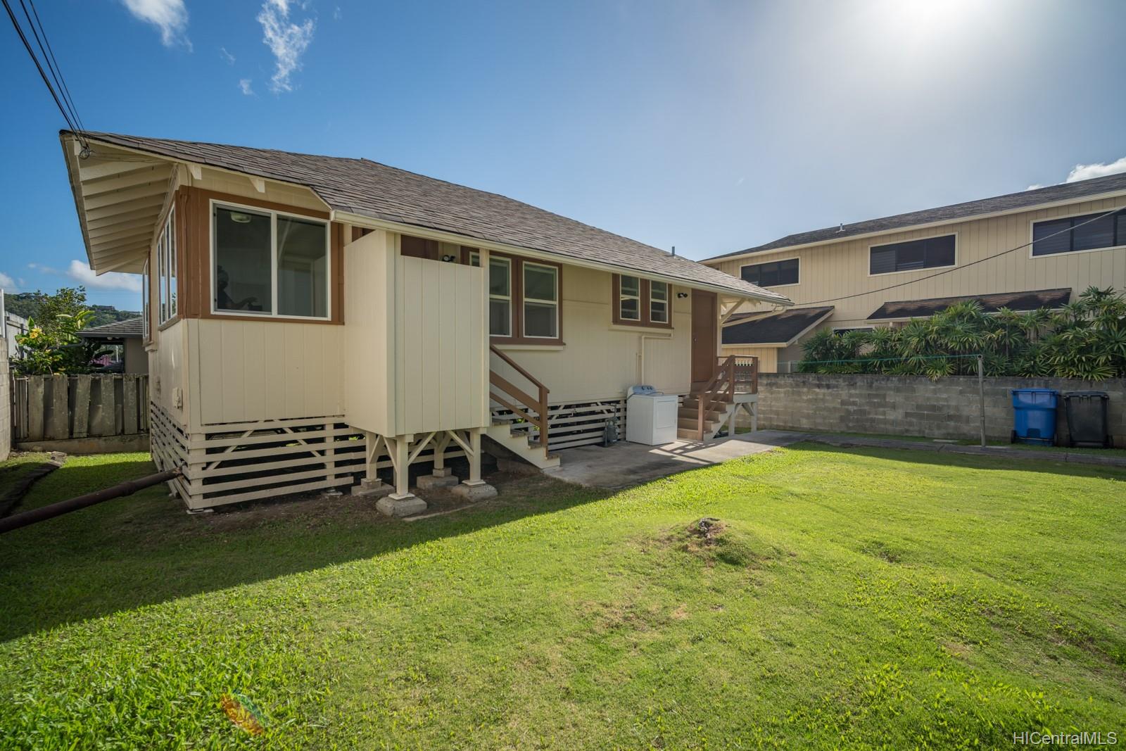 2437 Puunui Avenue Unit 1 & 2 Honolulu HI 96817 sold on 02032022