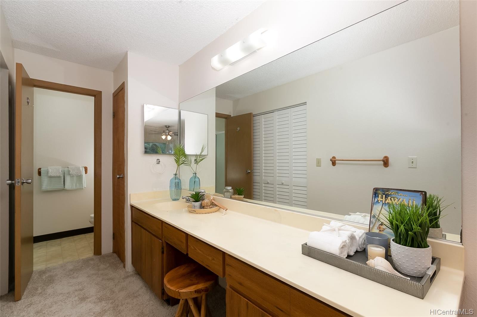 Newtown Meadows 98611 Kilinoe Street Unit 7G2 Aiea HI 96701 sold on 01