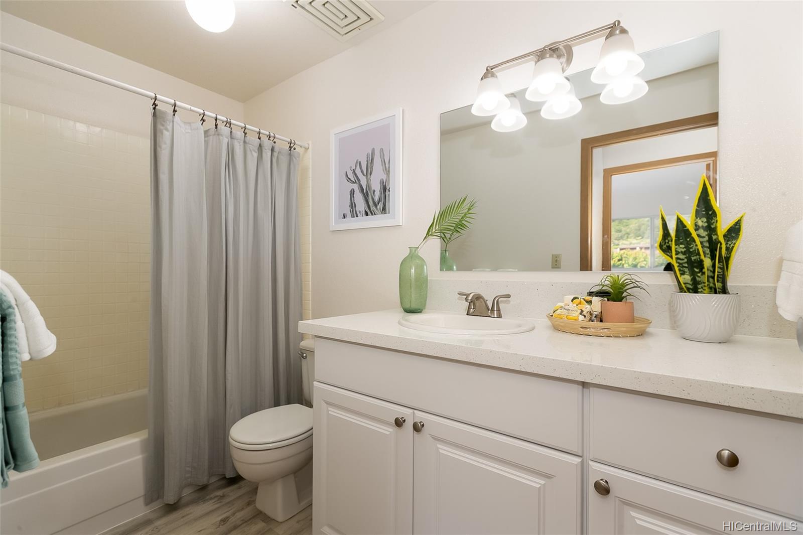 Newtown Meadows 98611 Kilinoe Street Unit 7G2 Aiea HI 96701 sold on 01