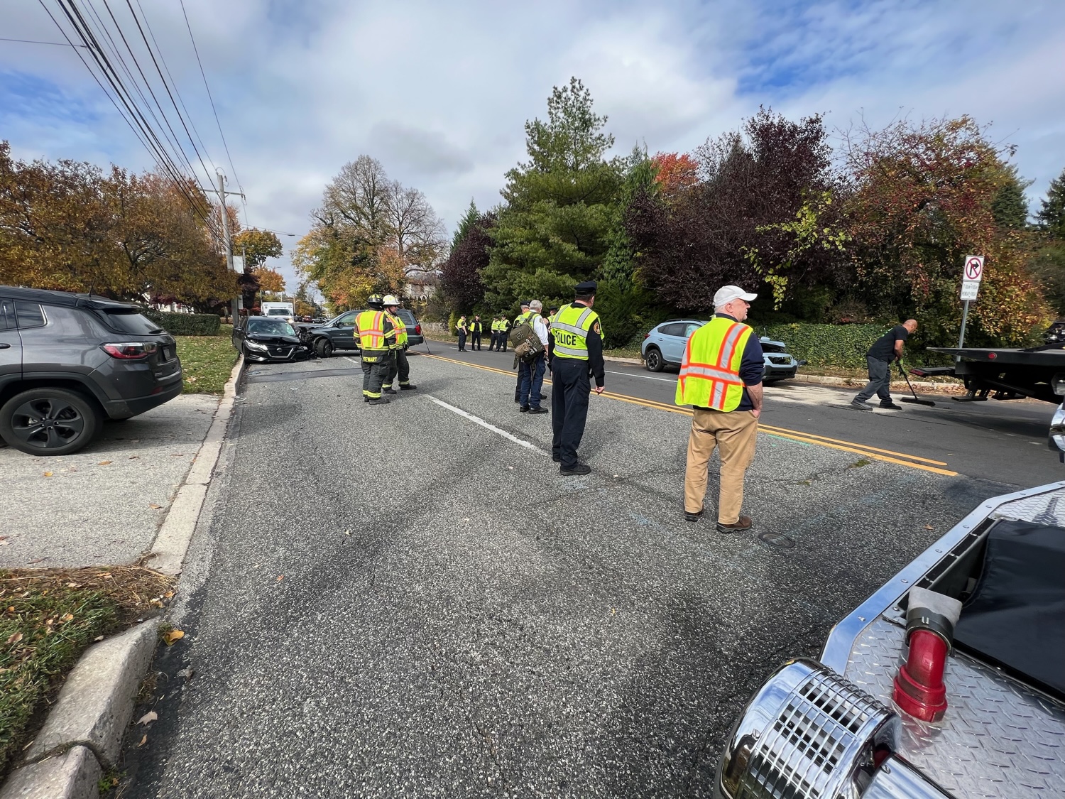 Squad 38 handles Three Car Accident Oakmont Fire Company