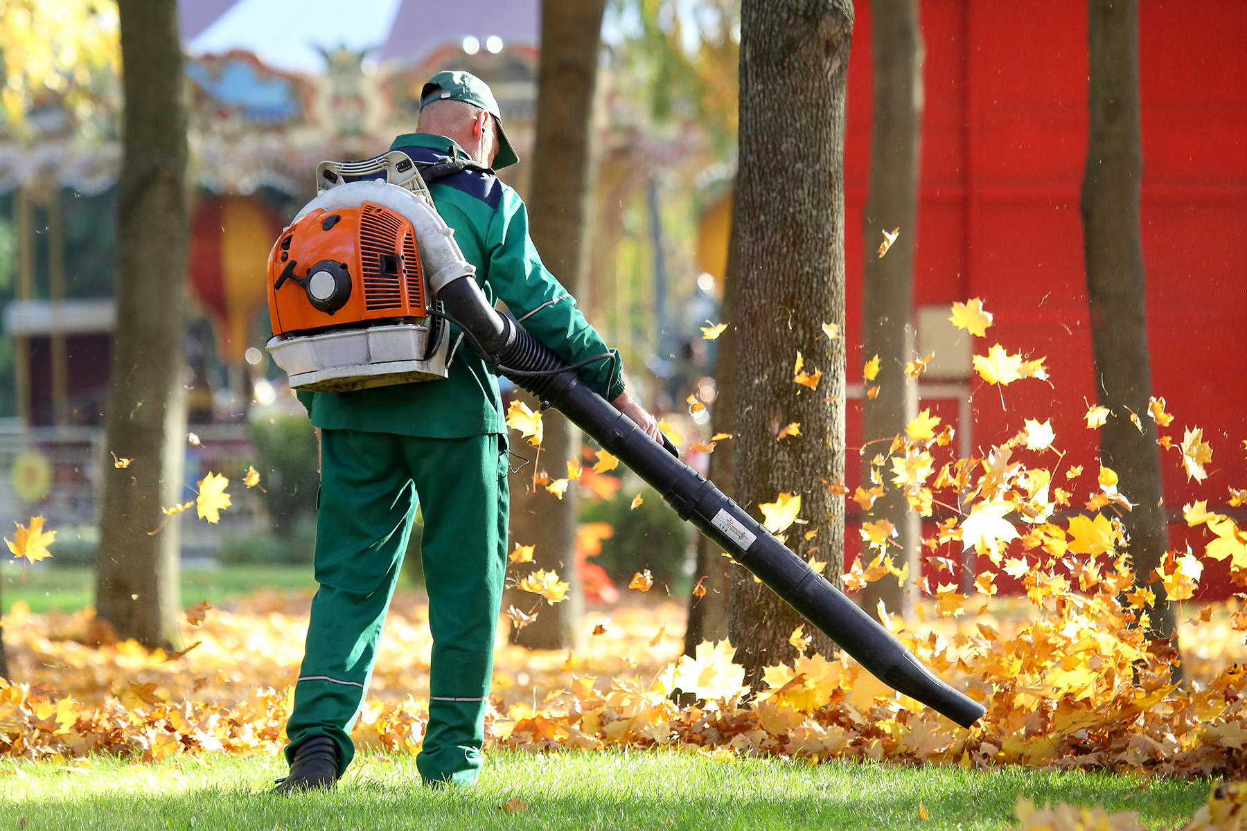 How to eliminate gas leaf blowers divides Oak Park board Wednesday