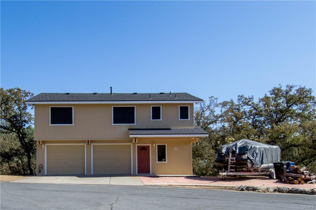 New Listing in Oak Shores! Oak Shores Realty