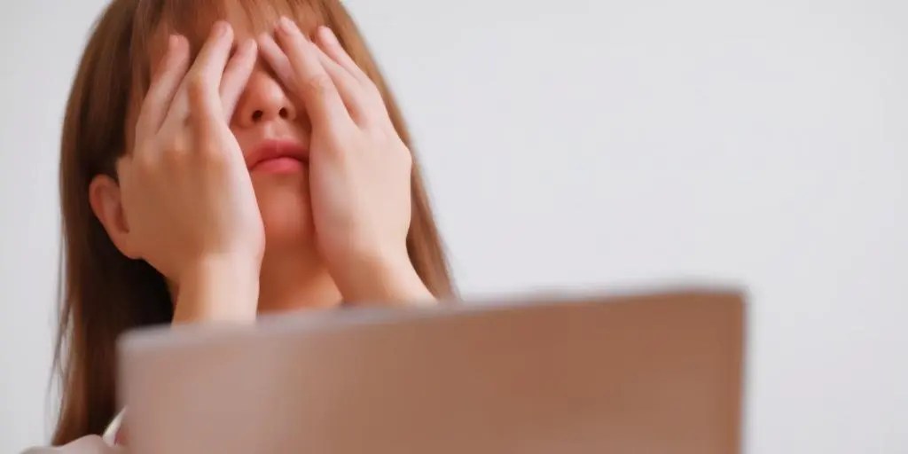 14 signs of bad eyelash extensions